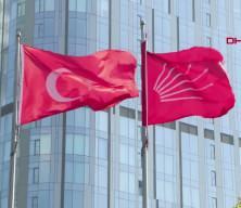 CHP&rsquo;de yeni parti hazırlığındaki &Ouml;zg&uuml;r &Ouml;zel'e sert tepki