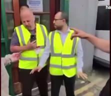 Dublin'de cuma namazı kılan T&uuml;rklere &ccedil;irkin saldırı!