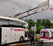 Ey&uuml;psultan, Feshane'de yolcu otob&uuml;s&uuml; ve otomobilin karıştığı kazada yaralılar var