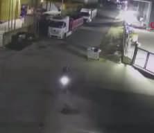 Fabrikaya atmak istediği patlayıcı elinde patlayınca parmağından oldu: O anlar kamerada