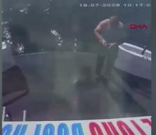 Hali&ccedil;'te tur teknesinden d&uuml;şen personelin &ouml;l&uuml;me gittiği anlar
