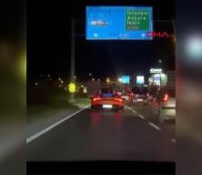 L&uuml;ks otomobilin trafikteki tehlike şovu kazayla bitti: O anlar kamerada!