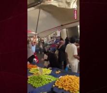 İstanbul fırtınası esnafı u&ccedil;urdu: &Ccedil;adırla birlikte havalandı