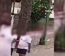 Yan yana y&uuml;r&uuml;rken dehşeti yaşadı! &Ouml;nce yumruk yedi, ardından kurşunlandı