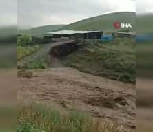 Tekman'da sel felaketi: Evler ve araziler sular altında kaldı