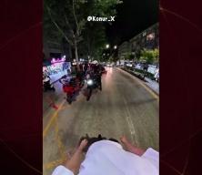 Trafik &ccedil;evirmesi tersine d&ouml;nd&uuml;: Yunus polisini &ccedil;evirip ehliyet sordu