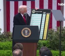Trump, jenerik ila&ccedil;lara 2028'den itibaren y&uuml;zde 100 g&uuml;mr&uuml;k vergisi uygulama planını a&ccedil;ıkladı