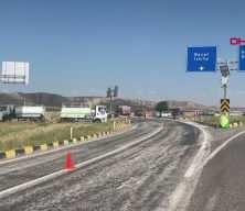 &Ccedil;ankırı'da tır ile otomobilin &ccedil;arpıştığı kazada 3 kişi &ouml;ld&uuml;, 2 kişi yaralandı