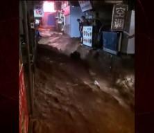 &Ccedil;in'de ani sel felaketi: A&ccedil;ık hava pazarı sular altında kaldı!