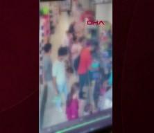Esenyurt'ta yolda bulduğu kartla 10 bin TL&rsquo;lik alışveriş yapan ş&uuml;pheli kamerada