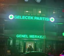 Gelecek Partisi'nin feshi sonrası Yeni Yol'da grup krizi