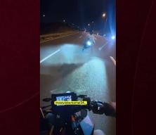 İstanbul'da ters y&ouml;nden gelen motosiklet dehşet sa&ccedil;tı ardından ka&ccedil;tı