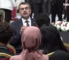 Bakan Tekin "&Uuml;niversite Tercih Destek Programı"nda gen&ccedil;lerle bir araya geldi