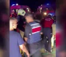 Bursa'da iki otomobil kafa kafaya &ccedil;arpıştı: Anne ve kızı &ouml;ld&uuml;, 2'si jandarma 5 yaralı