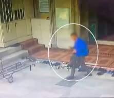 Hırsız camide 450 bin TL'lik &ccedil;antayı alıp sırra kadem bastı
