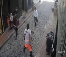 'Hırsız var!' &ccedil;ığlıkları sonrası vatandaş &ccedil;elme taktı temizlik&ccedil;i s&uuml;p&uuml;rgeyle vurdu!