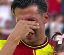 İsmail K&ouml;ybaşı, futbolculuk kariyerine g&ouml;zyaşlarıyla veda etti!