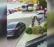 Kağıthane'de hatalı sollama faciayla bitti: Minib&uuml;s, İETT otob&uuml;s&uuml;yle &ccedil;arpıştı, 5 yaralı