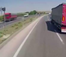 Konya'da freni patlayan tır dehşet sa&ccedil;tı: 1 &ouml;l&uuml;, 10 yaralı