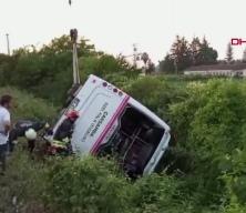 Samsun&rsquo;da &ouml;zel halk otob&uuml;s&uuml; şarampole devrildi: 21 yaralı