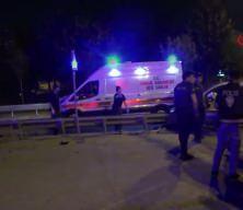 &Uuml;mraniye'de hafif ticari ara&ccedil; ile otomobil &ccedil;arpıştı: 4'&uuml; ağır, 6 yaralı