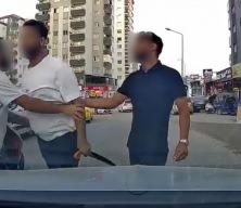 Yol verme kavgasında dehşet! Bagajdan testere &ccedil;ıkarıp saldırmaya kalktı