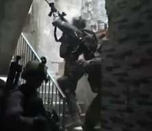 İsrail'den Suriye'de tahriklerine devam ediyor! Şimdi de sınırdaki k&ouml;ye baskın d&uuml;zenledi
