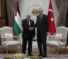 Ankara'daki kritik zirvede Mahmud Abbas'ın rozeti dikkat &ccedil;ekti