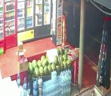 Kocaeli'de feci kaza: &Ccedil;arptığı kızın &uuml;zerinden ge&ccedil;ip ka&ccedil;tı!