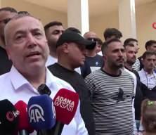 Adana Demirspor taraftarı ayaklandı! Bariyeri yıkıp belediyeye y&uuml;r&uuml;d&uuml;ler