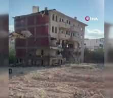 Elazığ&rsquo;da 5 katlı bina tek dokunuş yerle bir oldu