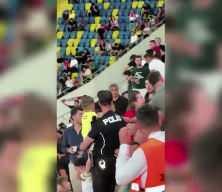 Fenerbah&ccedil;e'den forması zorla &ccedil;ıkarılan k&uuml;&ccedil;&uuml;k G&ouml;kt&uuml;ğ'a Fenerbah&ccedil;e'den jest