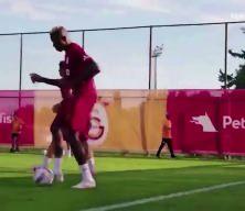 Galatasaray'ın yıldızı Victor Osimhen rekoru g&ouml;z&uuml;ne kestirdi