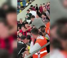 Gen&ccedil;lerbirliği taraftarları, Fenerbah&ccedil;eli minik taraftarın zorla formasını &ccedil;ıkarttı