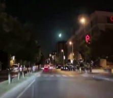 G&ouml;ktaşının d&uuml;şme anı ara&ccedil; kamerasına yansıdı