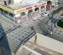Şanlıurfa'da polis aracının camını bı&ccedil;akla kırıp ekiplere saldırdı