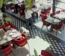 Zeytinburnu'nda restorana silahlı saldırı kamerada: 2 yaralı