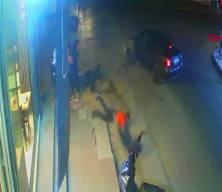 Adana'da dehşet anı: Otomobil ile &ccedil;arpışan motosikletteki 2 kişi yola savruldu