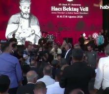 Akkiraz sahneye &ccedil;ıktı, Hatimoğulları protokol&uuml; terk etti