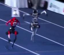 İnsanlık rekoru bitti: &Ccedil;inli robot Usain Bolt'u ge&ccedil;ti!
