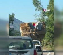 Karab&uuml;kte yola sa&ccedil;ılan balyalar s&uuml;r&uuml;c&uuml;lere ecel terleri d&ouml;kt&uuml;rd&uuml;!