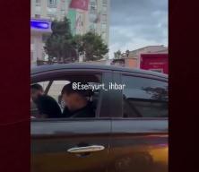 Trafikte yol verme kavgası! 