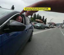 Rize'de trafikte bisiklet s&uuml;r&uuml;c&uuml;s&uuml;ne saldırı kameraya yansıdı