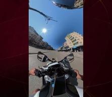 Bursa&rsquo;da takla atan motosikletlinin feci kazası kamerada
