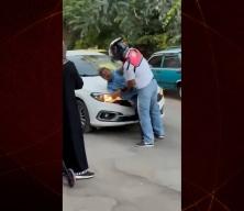 Antalya'da yaşlı adamın kafasını kaputa vura vura d&ouml;vd&uuml;, millet ise izlemekle yetindi!