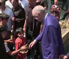 Cumhurbaşkanı Erdoğan ile &ccedil;ocukların hoş sohbeti tebess&uuml;m ettirdi