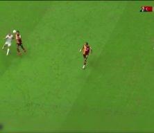 Eski hakem B&uuml;nyamin Gezer Galatasaray G&ouml;ztepe ma&ccedil;ındaki tartışmalı pozisyonları yorumladı