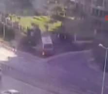 İETT otob&uuml;s&uuml;n&uuml;n kaza anı ortaya &ccedil;ıktı!