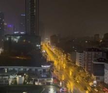 İstanbul'da g&ouml;k g&uuml;r&uuml;lt&uuml;l&uuml; sağanak etkili oldu