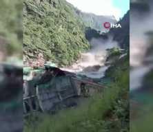 Nepal'de sel felaketi: 8 &ouml;l&uuml;